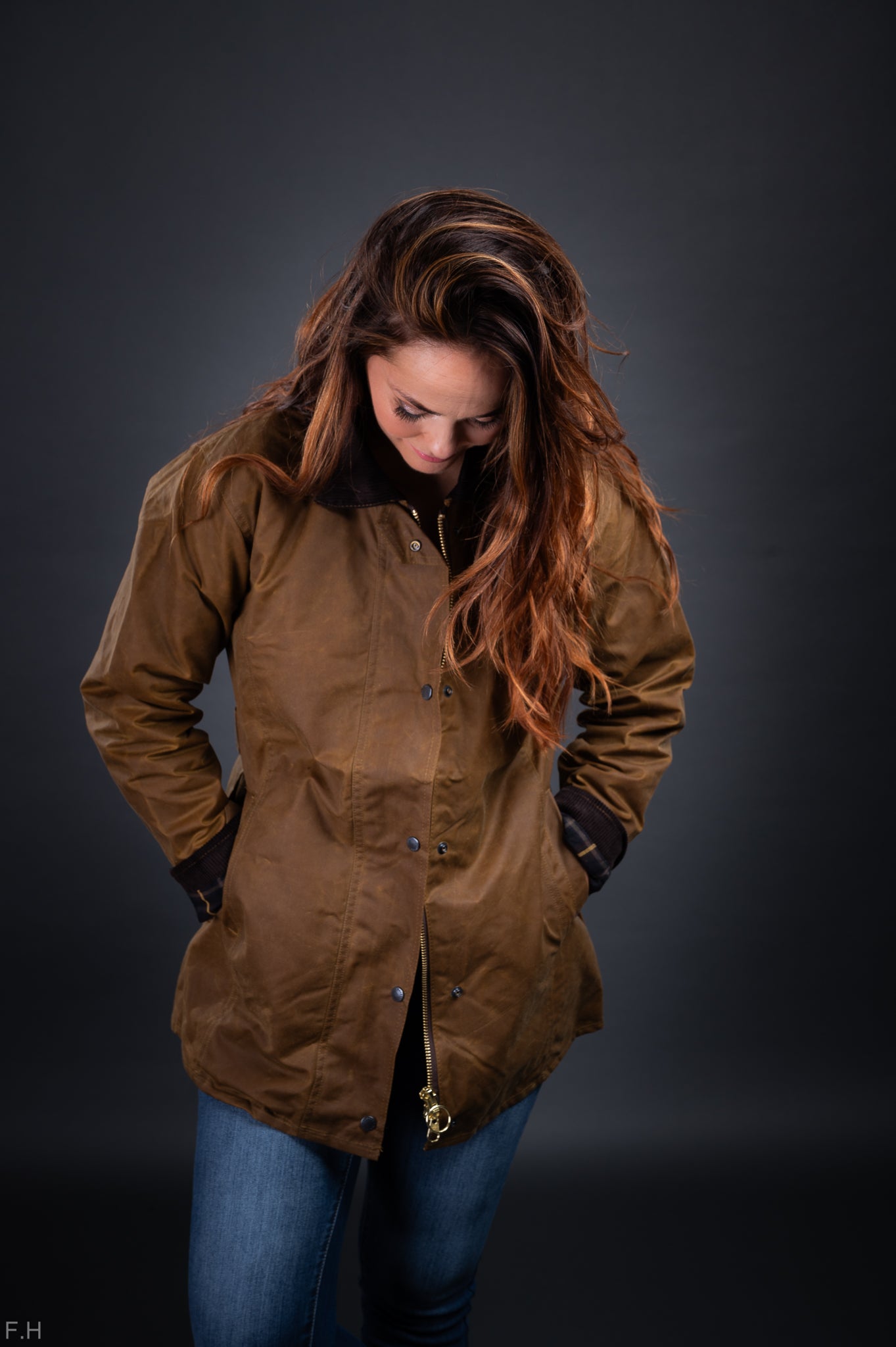 Wax Jakki Victoria Koníaks. Walker and Hawkes Jacket Color