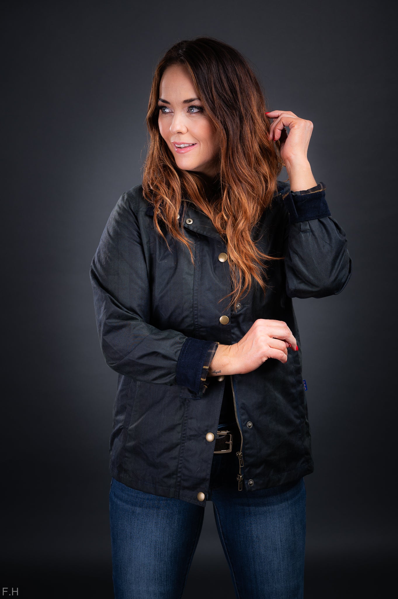Wax Jakki Victoria SvarturKöflótt. Walker and Hawkes. Jacket Color