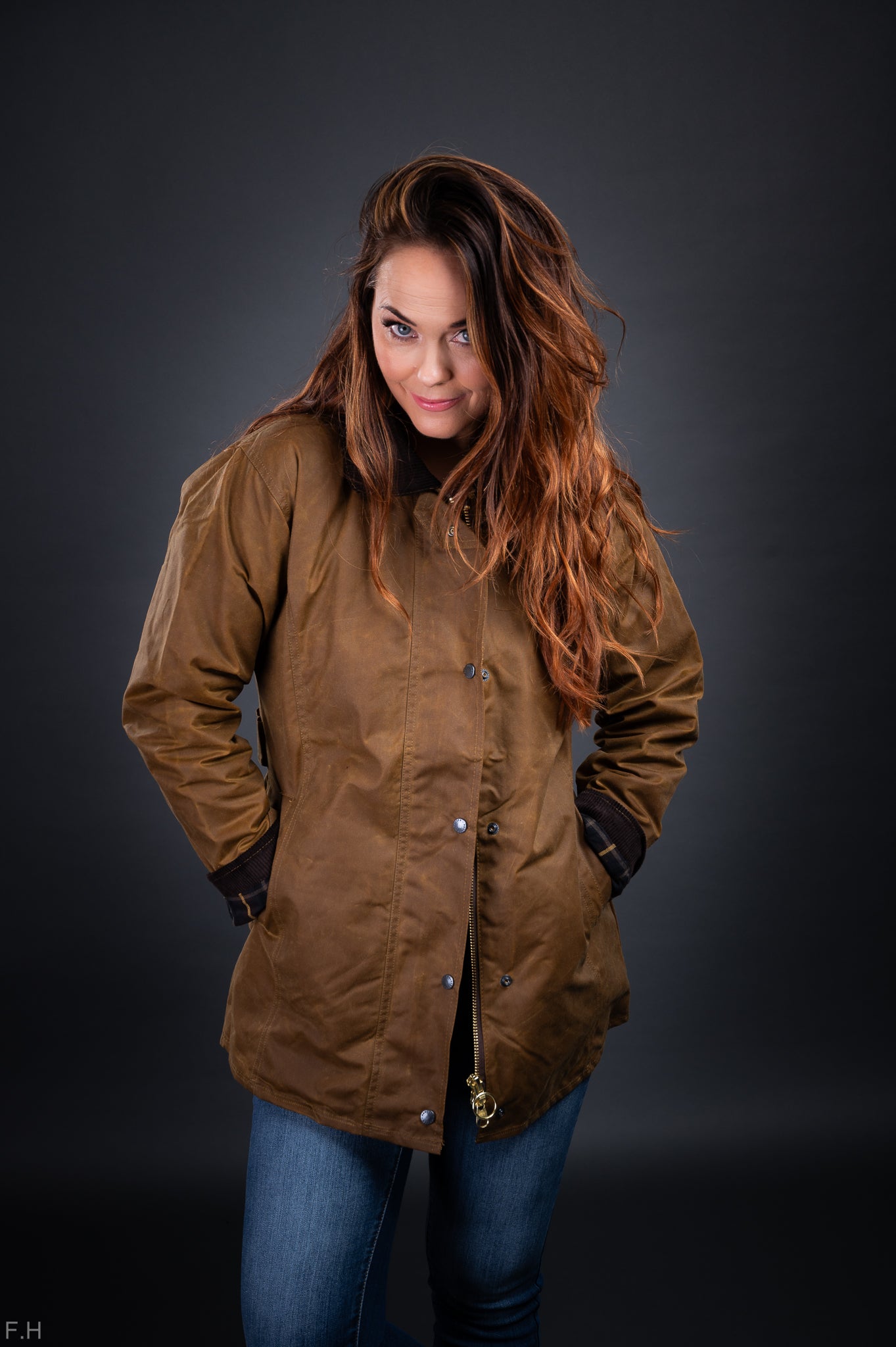 Wax Jakki Victoria Koníaks. Walker and Hawkes Jacket Color