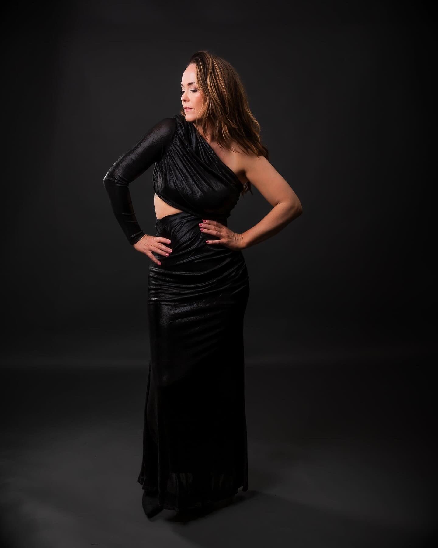 Kjóll Metallic Cut Out One Shoulder Maxi Dress 23125