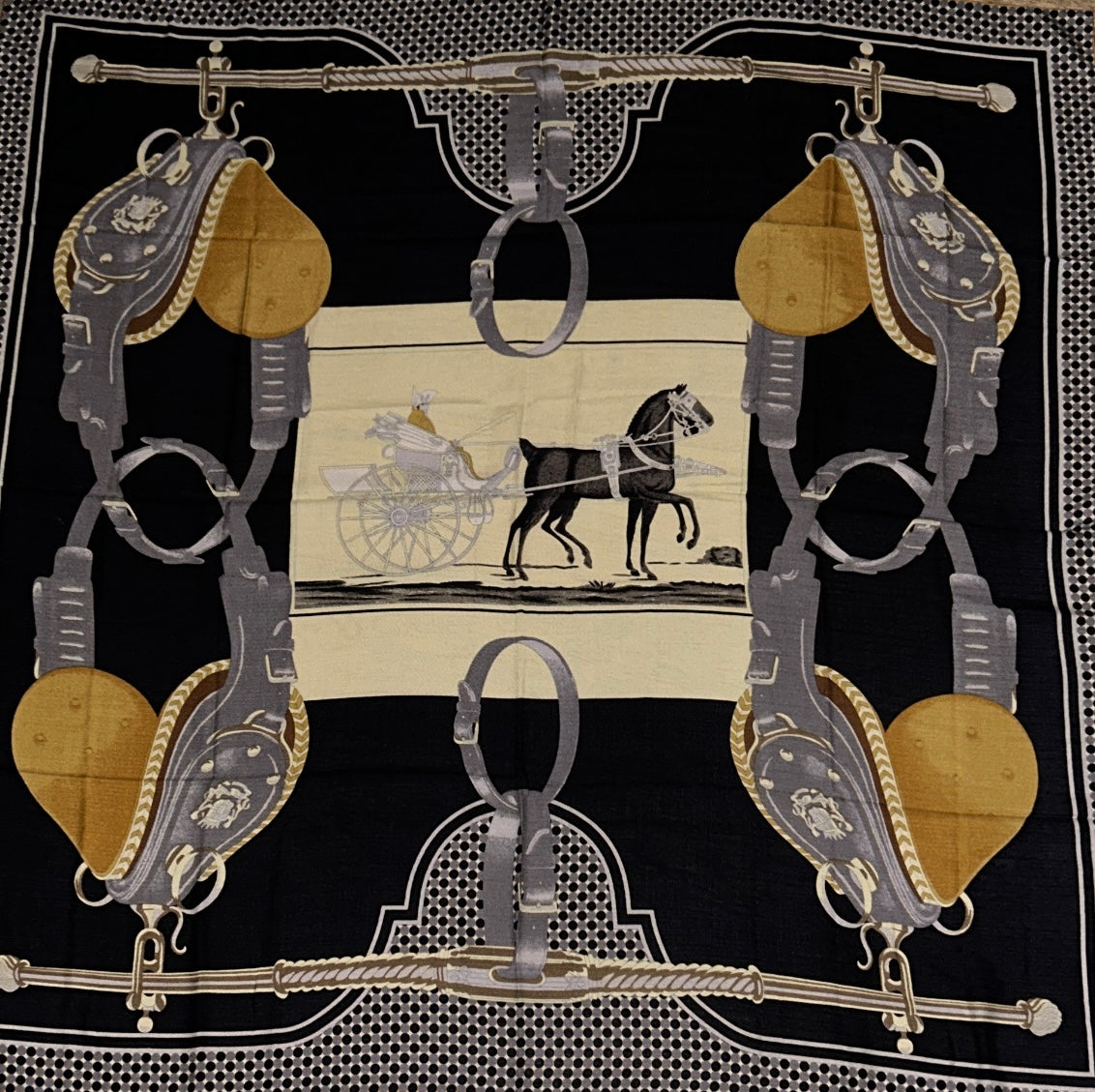 Royal Horse Scarf Svartur/Gylltur