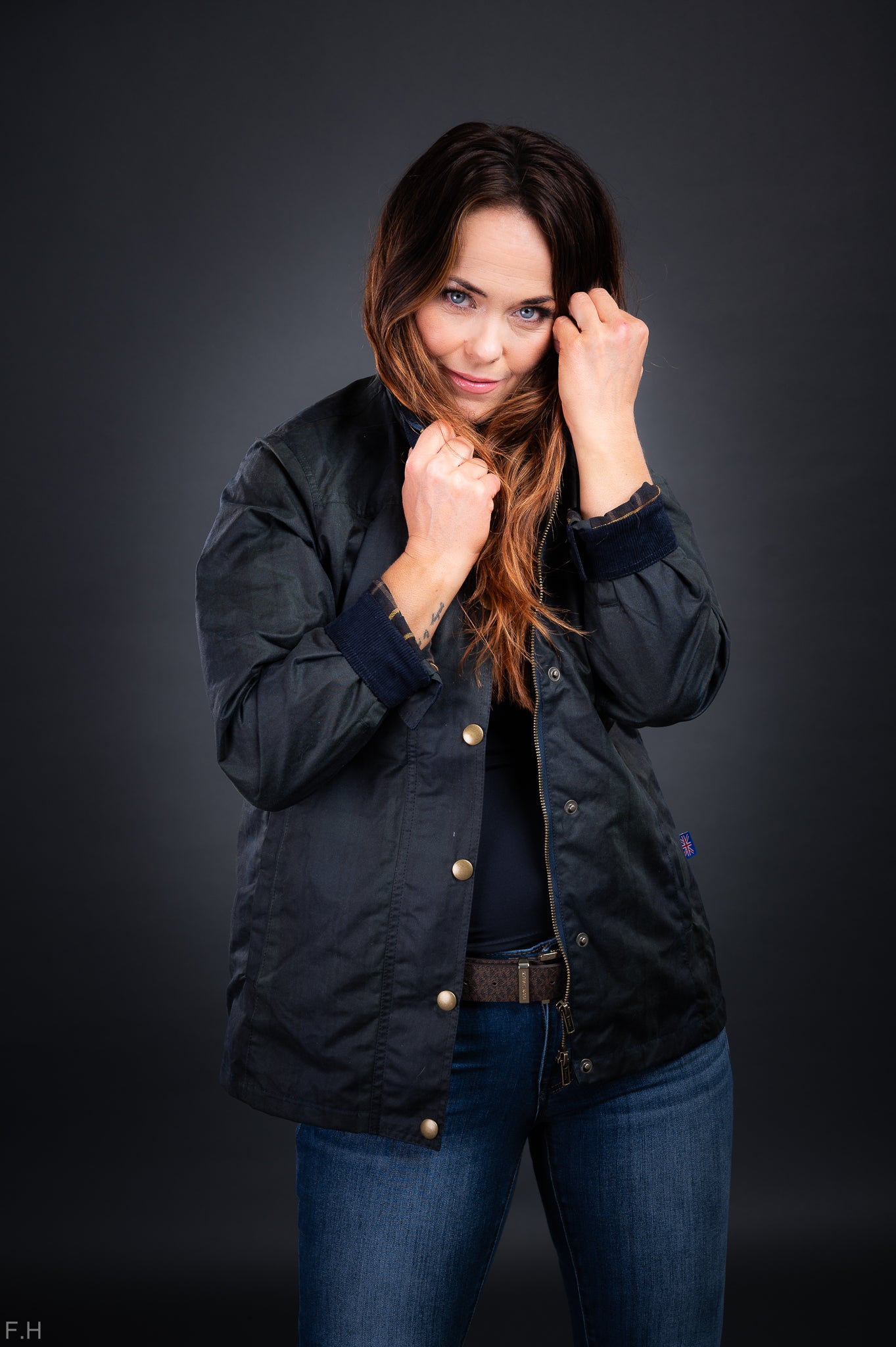 Wax Jakki Victoria SvarturKöflótt. Walker and Hawkes. Jacket Color