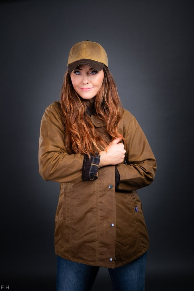Wax Jakki Victoria Koníaks. Walker and Hawkes Jacket Color