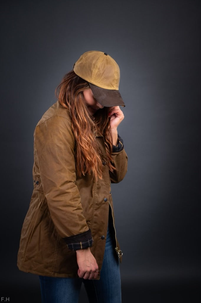 Wax Jakki Victoria Koníaks. Walker and Hawkes Jacket Color