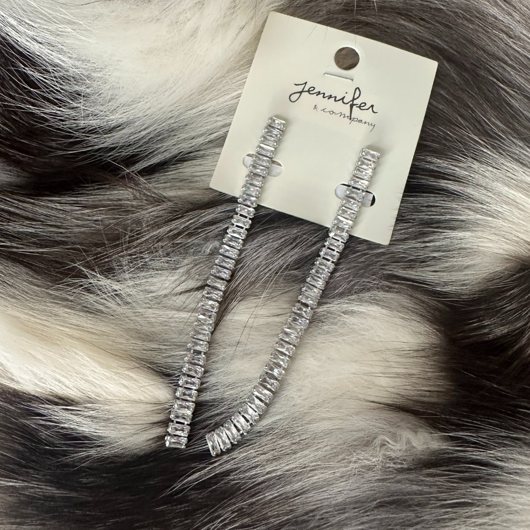 Eyrnalokkar dangling diamond