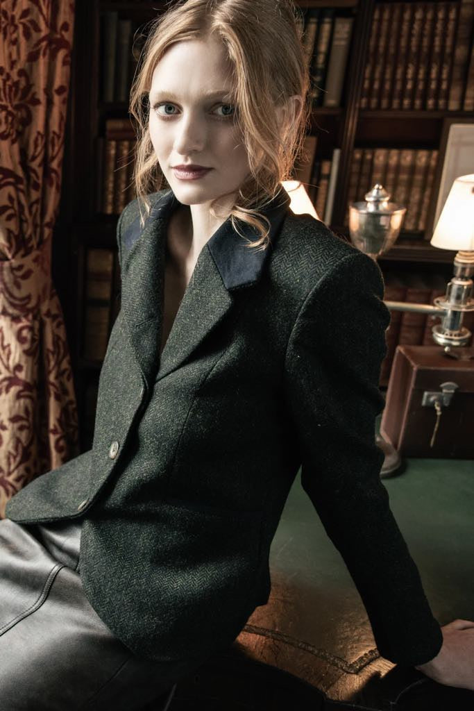 Blazer Sasha Tweed Winning Green. Walker and Hawkes – Ladies Jack Murphy