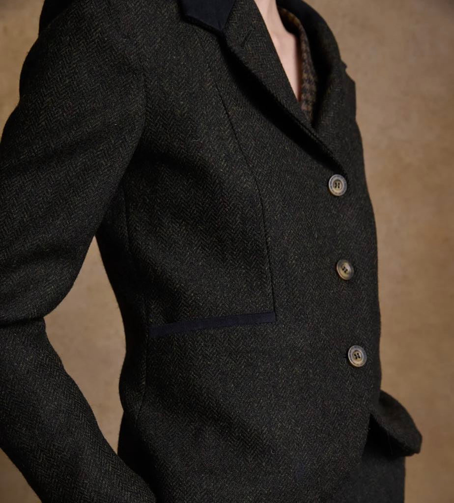 Blazer Sasha Tweed Winning Green. Walker and Hawkes – Ladies Jack Murphy