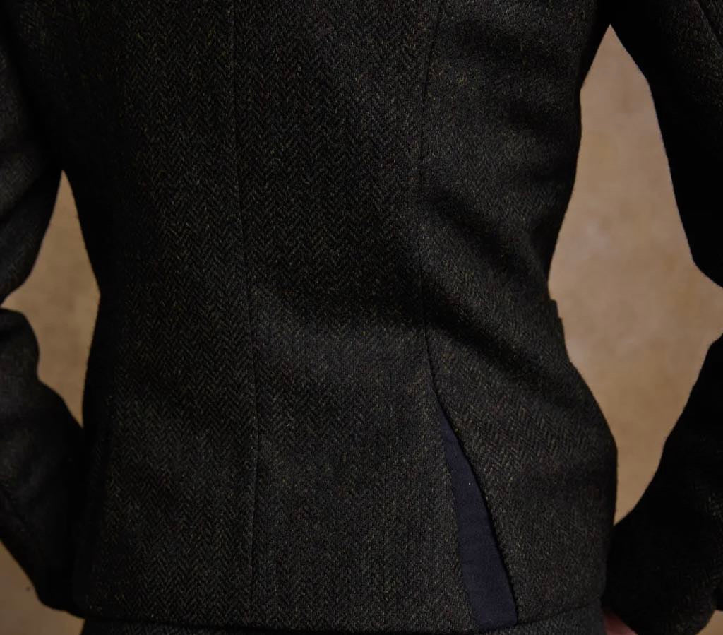Blazer Sasha Tweed Winning Green. Walker and Hawkes – Ladies Jack Murphy