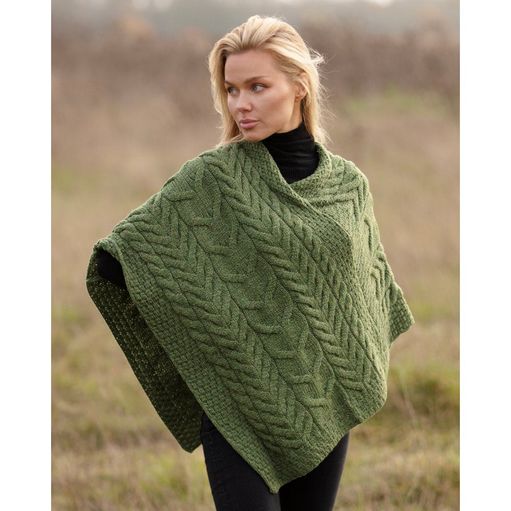 Walker and Hawkes Merino Ullar Poncho Meadow Green
