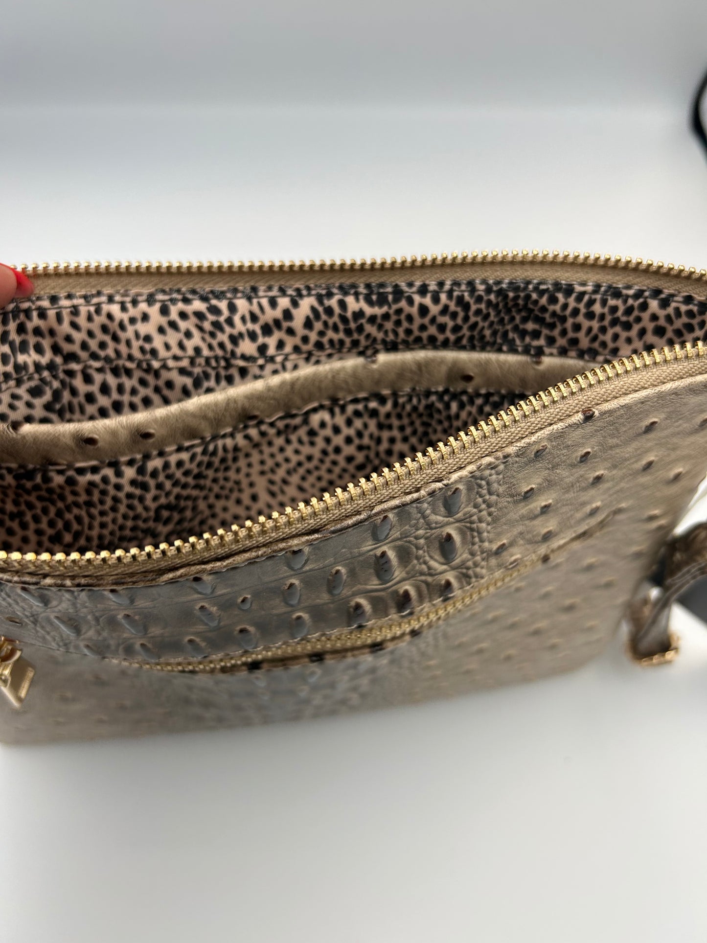 Beige crossbody taska