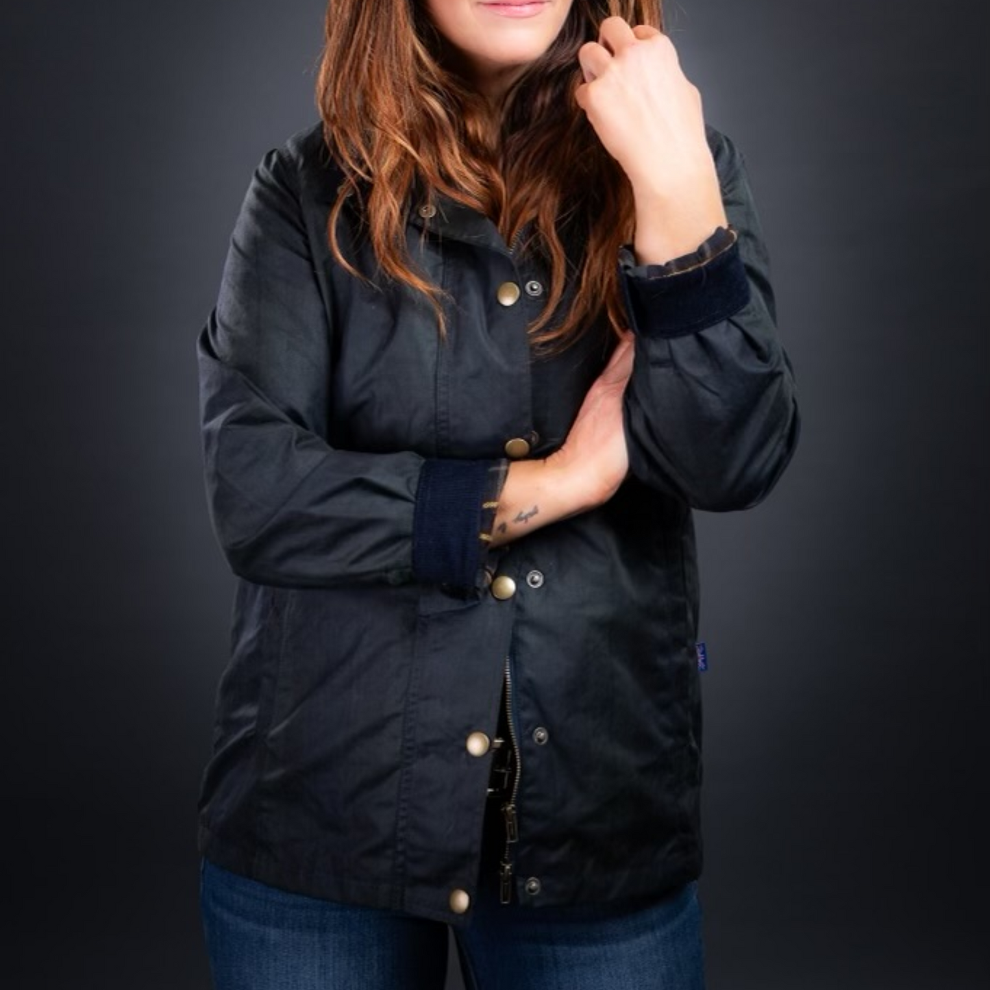 Wax Jakki Victoria SvarturKöflótt. Walker and Hawkes. Jacket Color