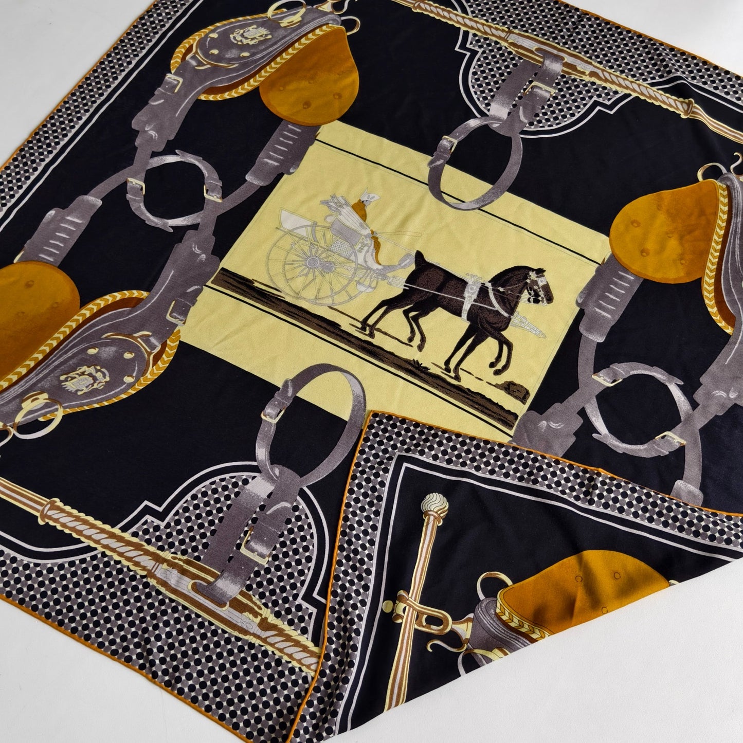 Royal Horse Scarf Svartur/Gylltur
