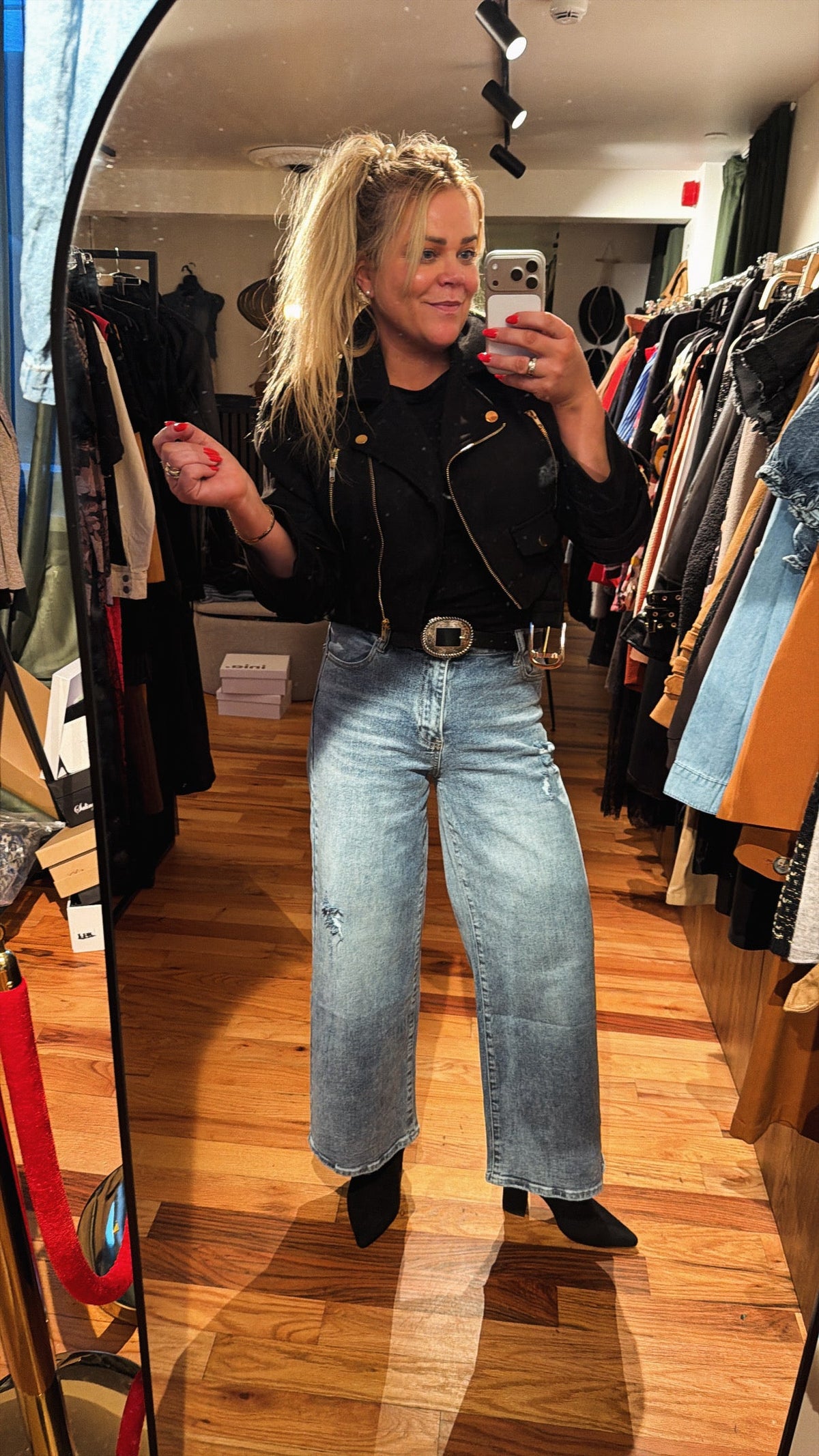 ￼ Lucci jeans ￼ Central Iceland
