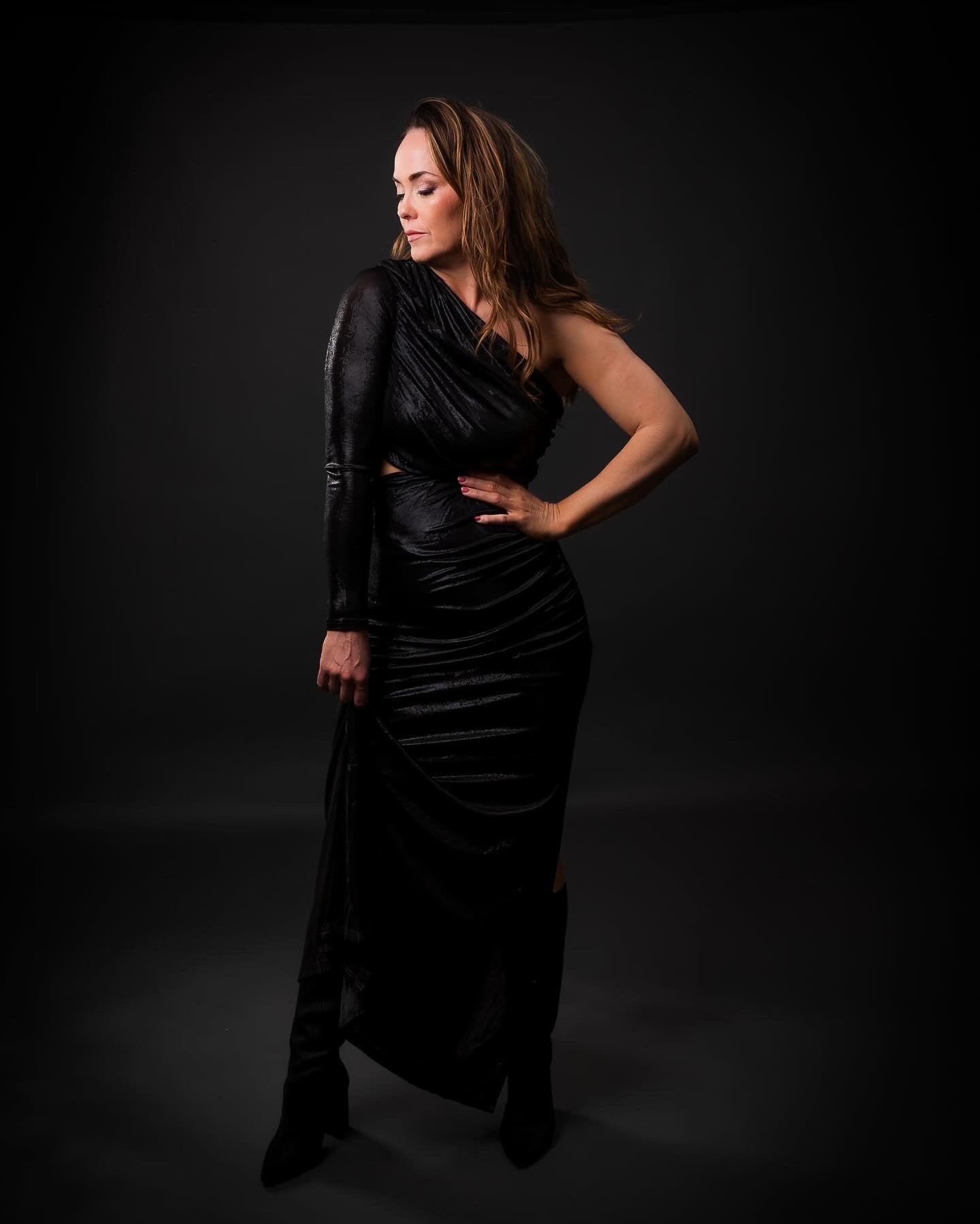 Kjóll Metallic Cut Out One Shoulder Maxi Dress 23125