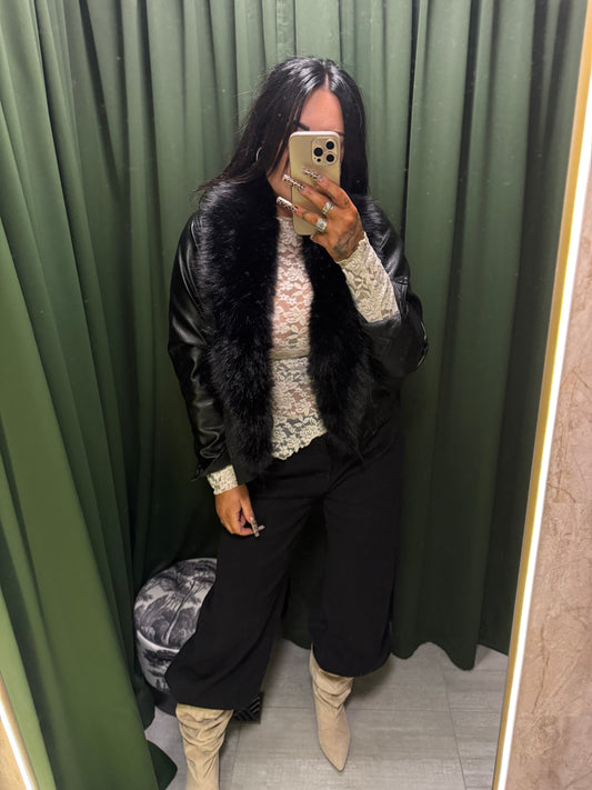 Vegan leður jakki / faux fur kraga.