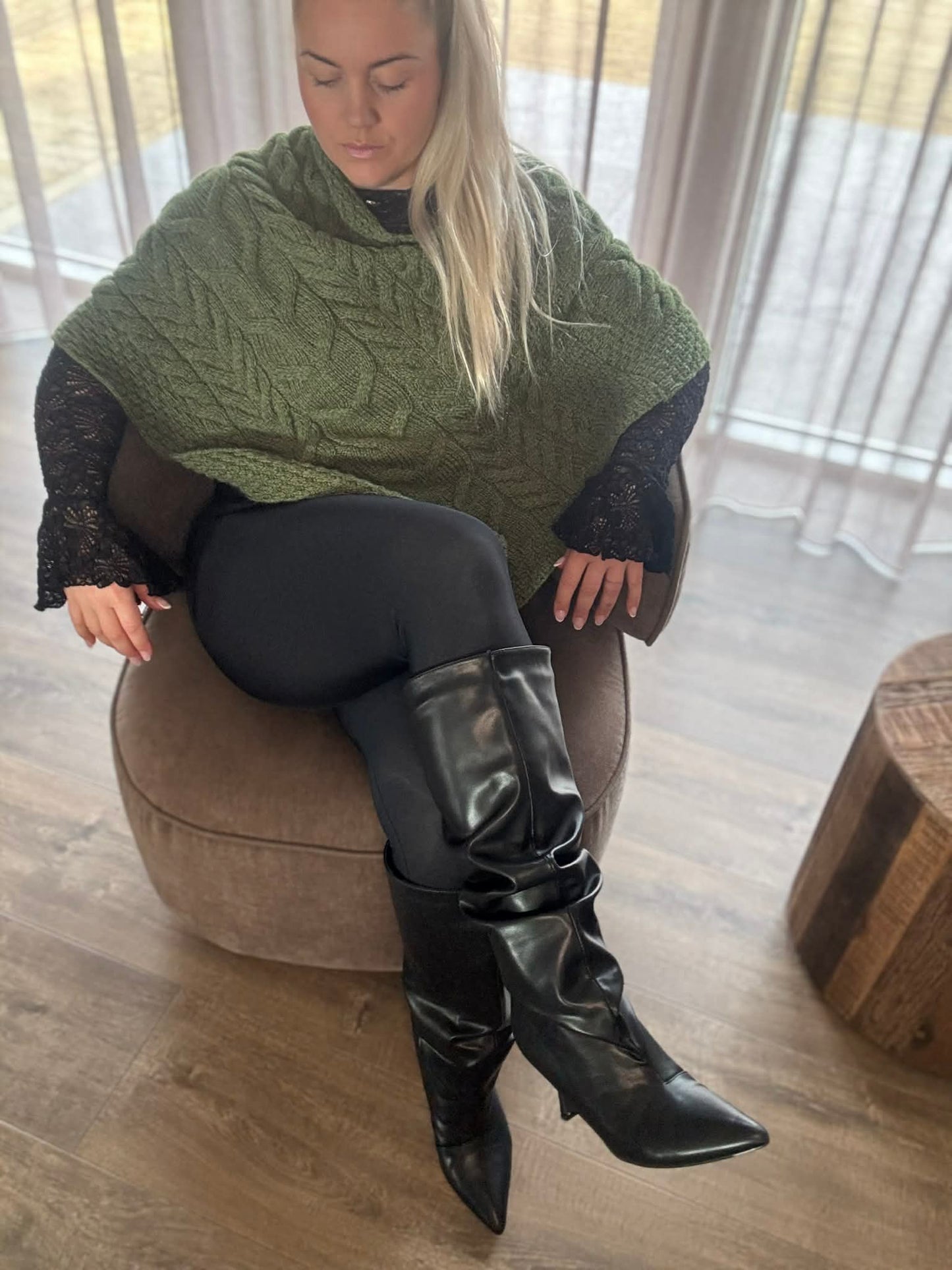Walker and Hawkes Merino Ullar Poncho Meadow Green