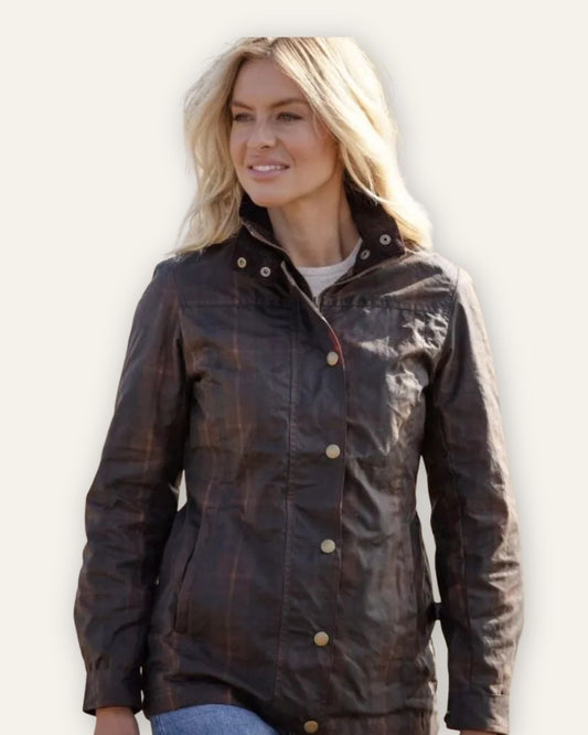 Kate Waxjakki
BrúnKöflóttur Brown. Walker and Hawkes.